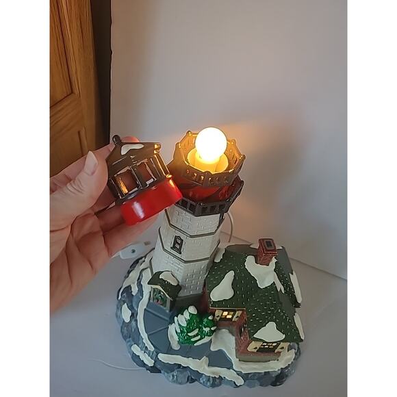 Dept 56 "CHRISTMAS COVE LIGHTHOUSE" #5483-6 1995 retired 2001 - Picture 3 of 13